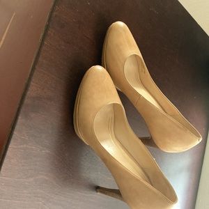 Cole Haan nude pumps